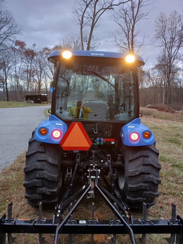 Image of New Holland Boomer 55 equipment image 4