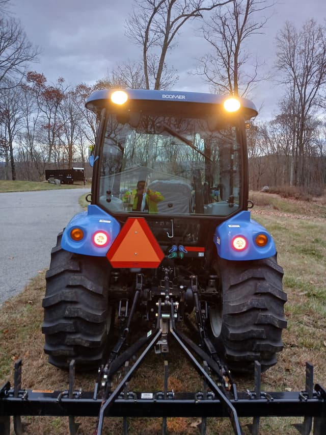 Image of New Holland Boomer 55 equipment image 4