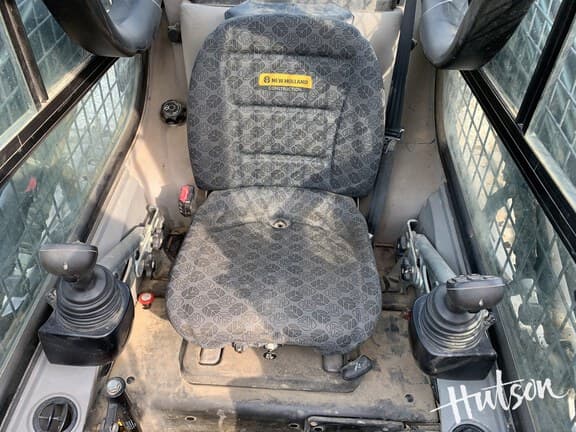 Image of New Holland C332 equipment image 4