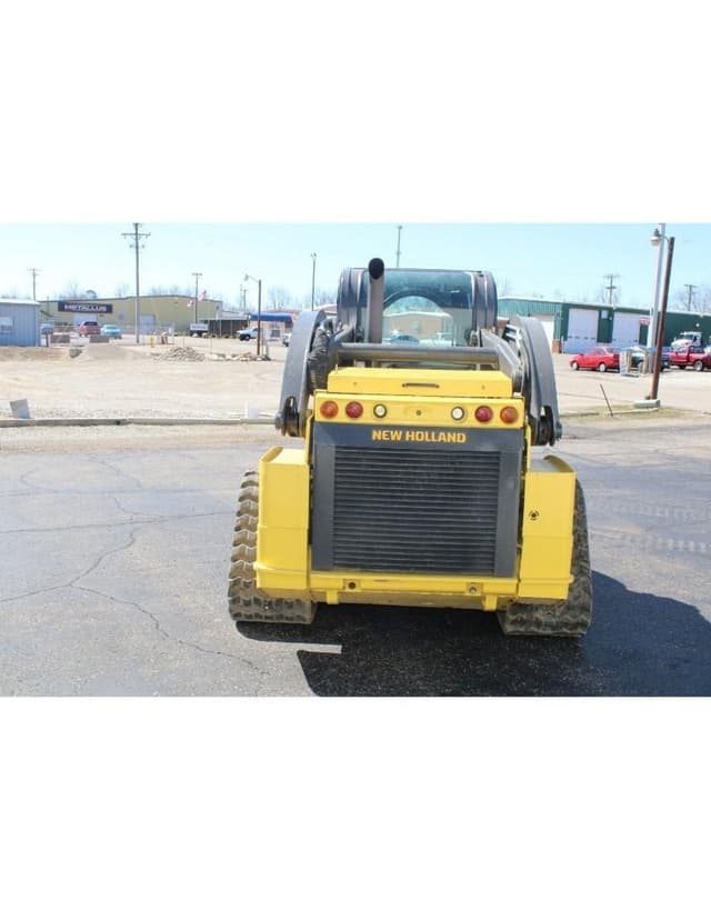 Image of New Holland C332 equipment image 3