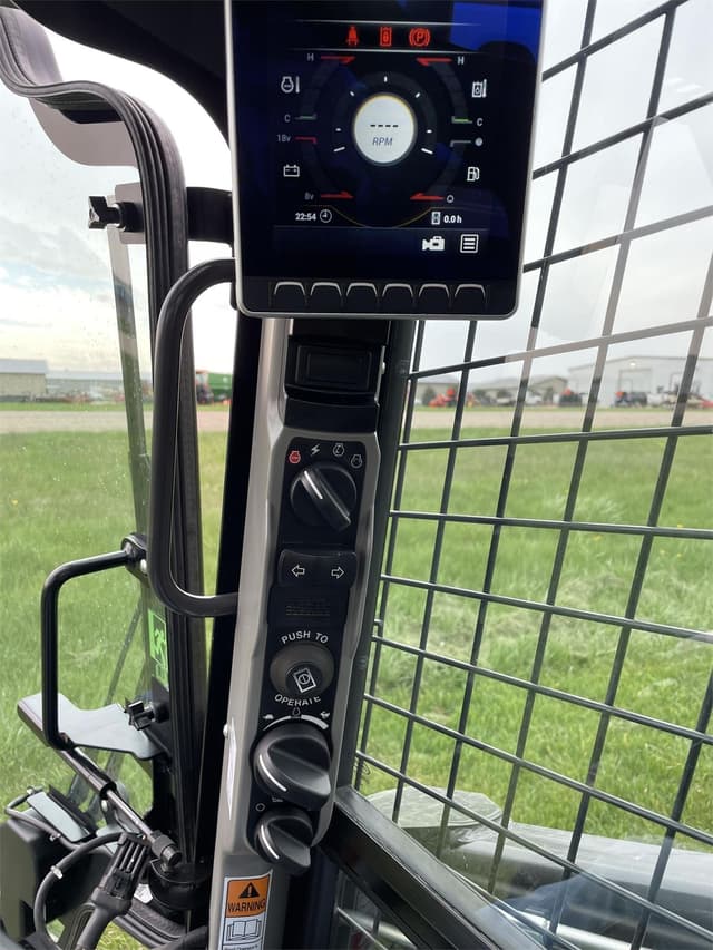 Image of New Holland C332 equipment image 4
