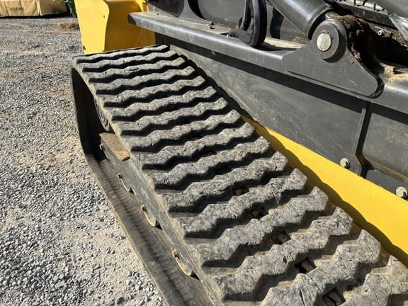 Image of New Holland C332 equipment image 4