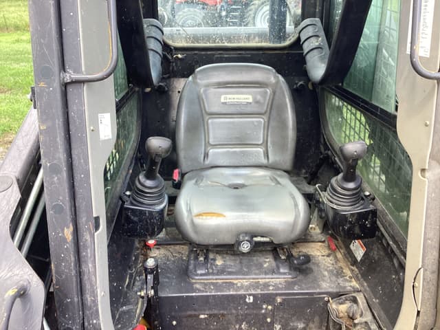 Image of New Holland C332 equipment image 4