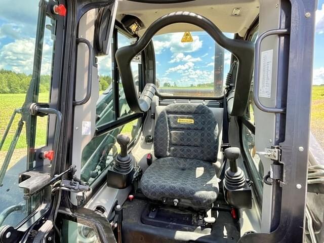 Image of New Holland C332 equipment image 3