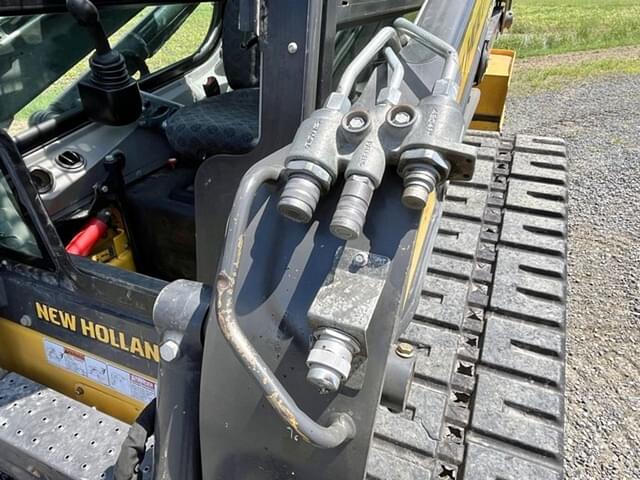 Image of New Holland C332 equipment image 2