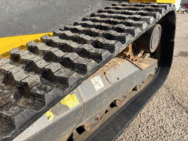 Image of New Holland C337 equipment image 4