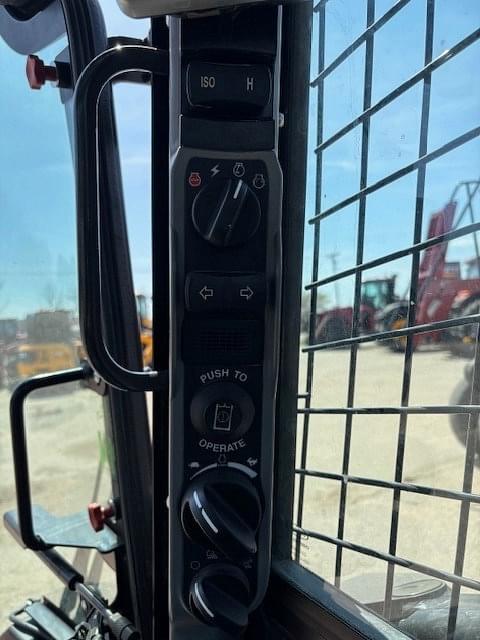 Image of New Holland C337 equipment image 4