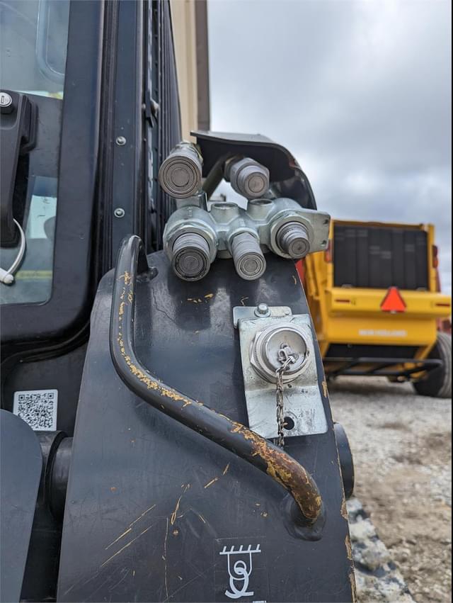 Image of New Holland C345 equipment image 4