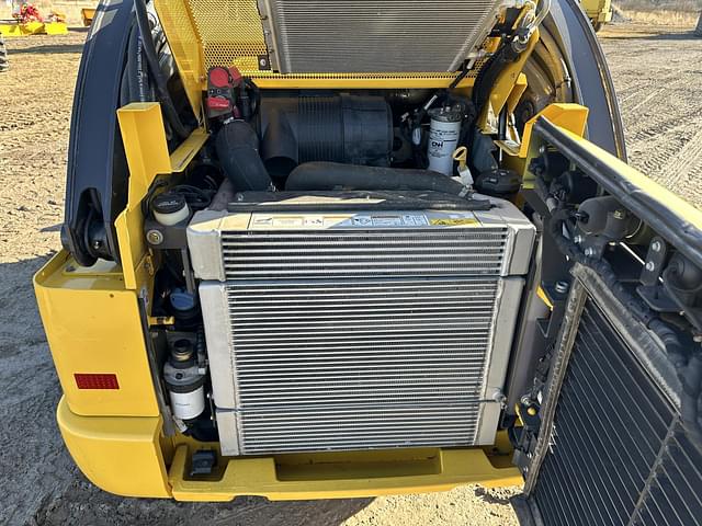 Image of New Holland C345 equipment image 4