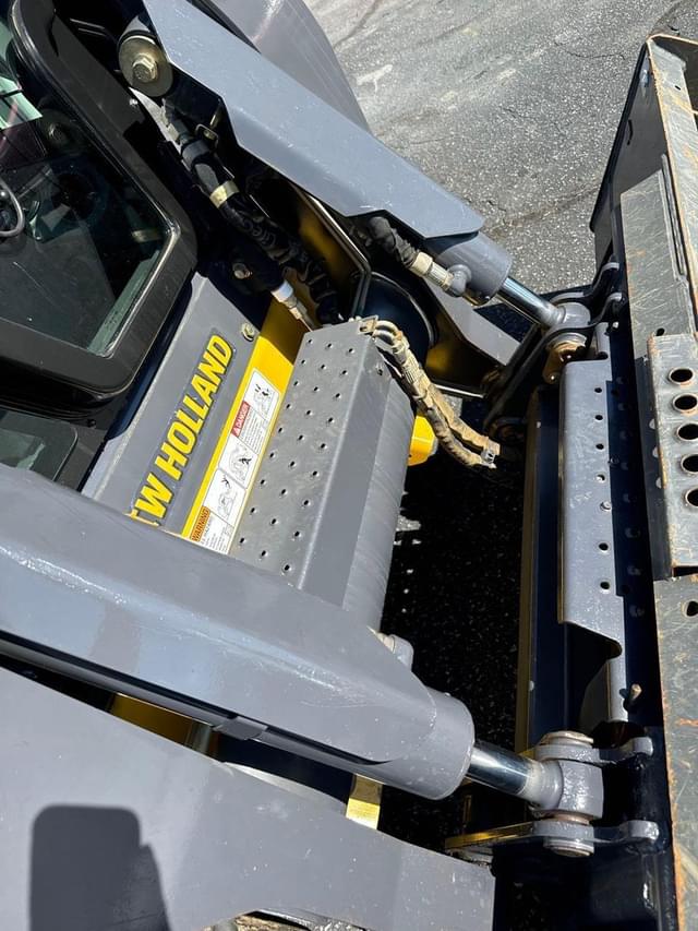 Image of New Holland C345 equipment image 4