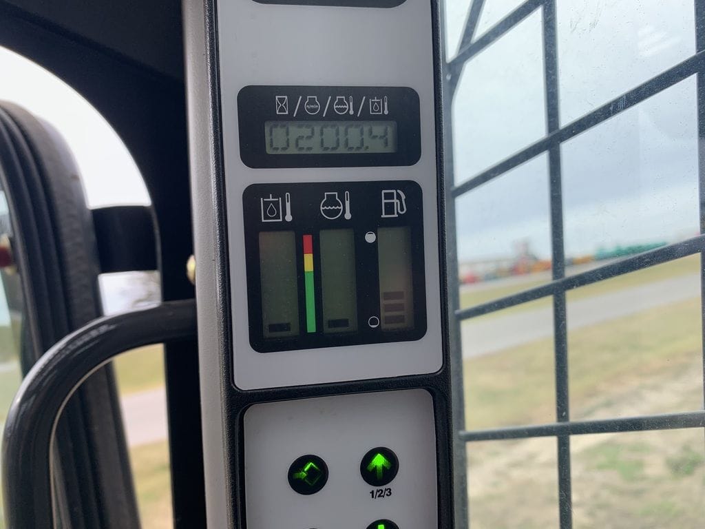 2021 New Holland L318 Equipment Image0