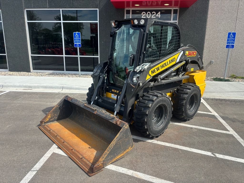 2021 New Holland L320 Equipment Image0
