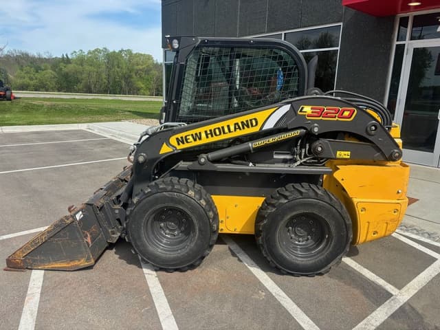 Image of New Holland L320 equipment image 1