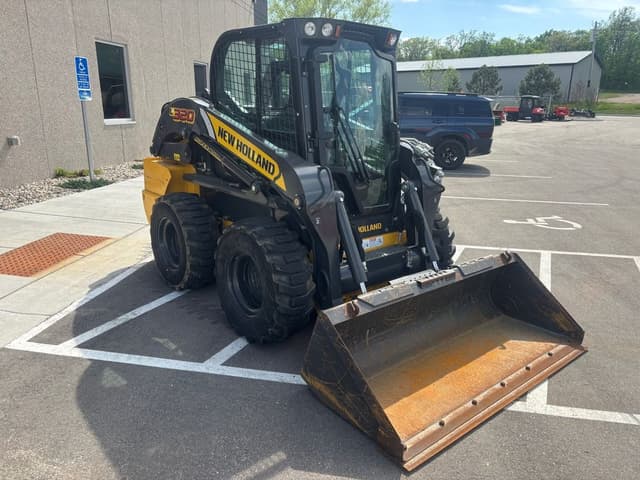 Image of New Holland L320 equipment image 2