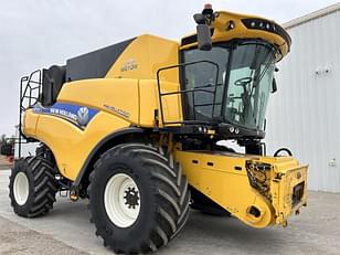 Main image New Holland CR7.80 5