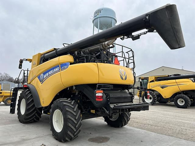 Image of New Holland CR7.80 equipment image 2