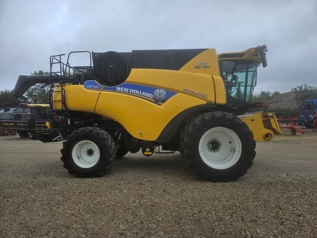 Image of New Holland CR7.90 equipment image 3