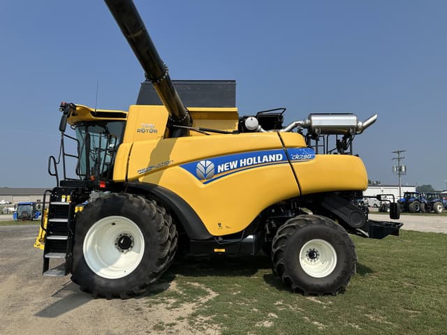 Image of New Holland CR7.90 equipment image 2