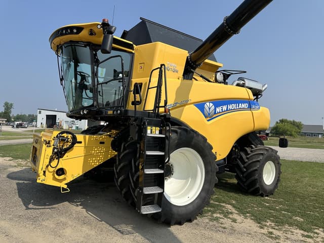 Image of New Holland CR7.90 equipment image 1