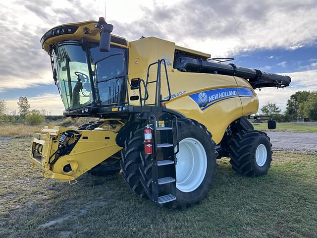 Image of New Holland CR8.90 equipment image 1