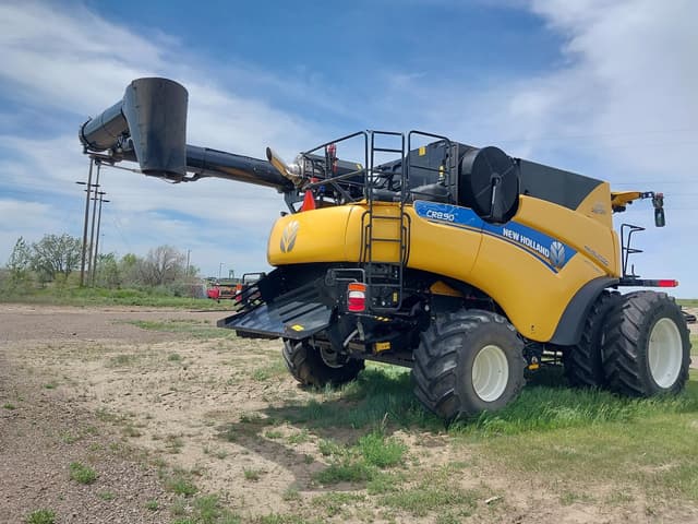 Image of New Holland CR8.90 equipment image 2