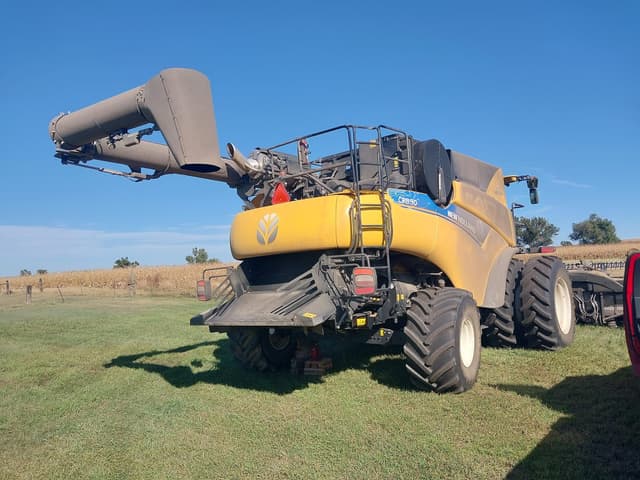 Image of New Holland CR8.90 equipment image 2