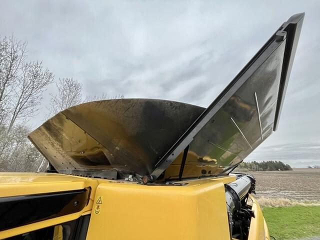 Image of New Holland CR8.90 equipment image 4