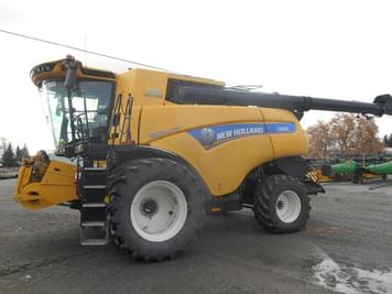 Main image New Holland CR8.90