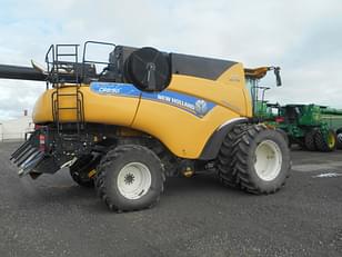 Main image New Holland CR8.90 5