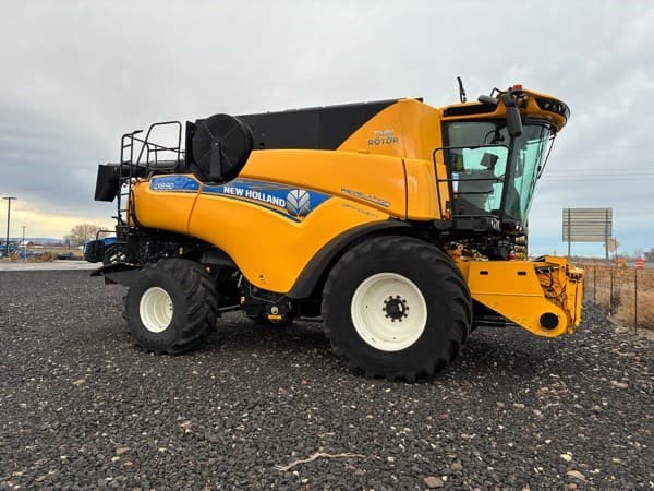 Image of New Holland CR8.90 equipment image 4
