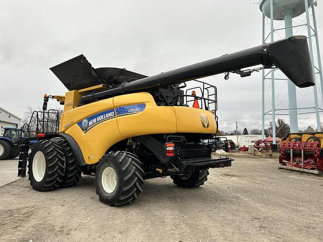 Image of New Holland CR8.90 equipment image 2