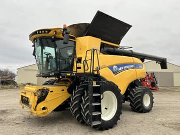 Main image New Holland CR8.90