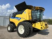 Thumbnail image New Holland CR8.90 6