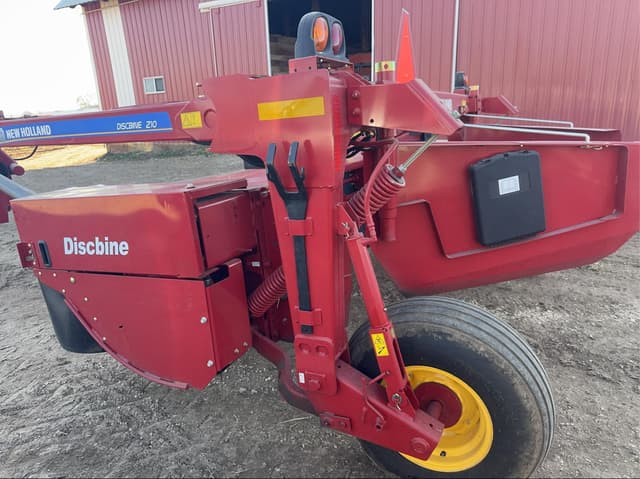 Image of New Holland 210 equipment image 3