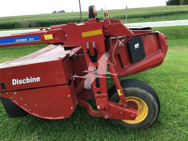 Image of New Holland 210 equipment image 2