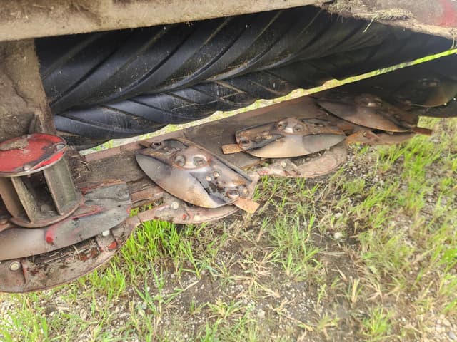 Image of New Holland 313 equipment image 3