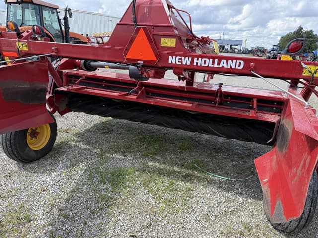 Image of New Holland 313 equipment image 3
