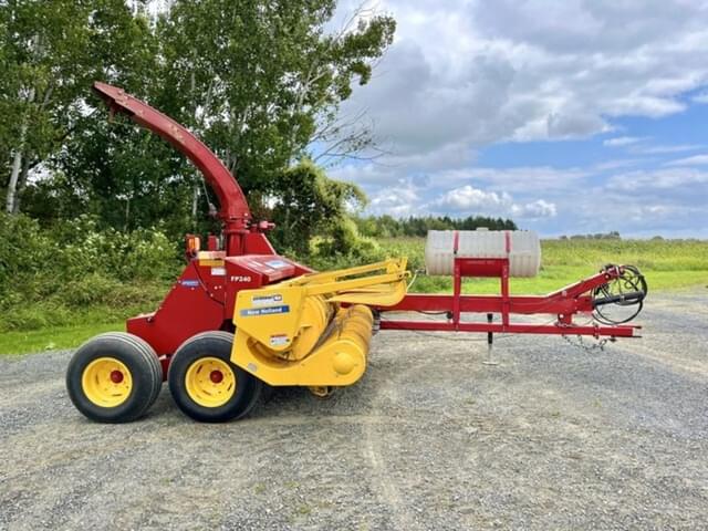 Image of New Holland FP240 equipment image 2