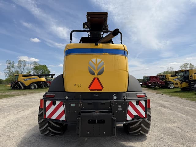 Image of New Holland FR780 equipment image 4
