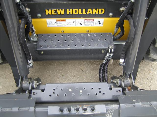 Image of New Holland L218 equipment image 4