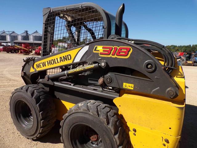 Image of New Holland L318 equipment image 3