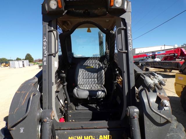 Image of New Holland L318 equipment image 2