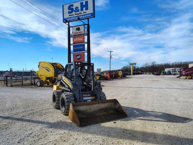 Image of New Holland L318 equipment image 3