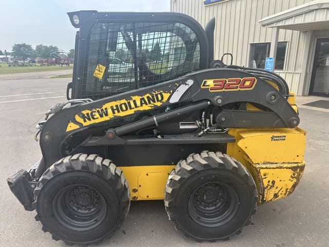 Image of New Holland L320 equipment image 1