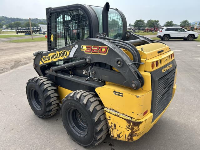 Image of New Holland L320 equipment image 2