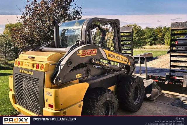 Image of New Holland L320 equipment image 2