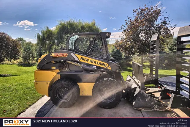 Image of New Holland L320 equipment image 1