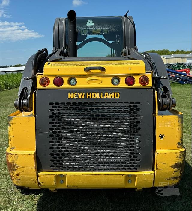 Image of New Holland L320 equipment image 3