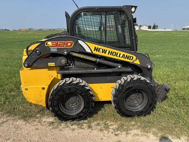 Image of New Holland L320 equipment image 1