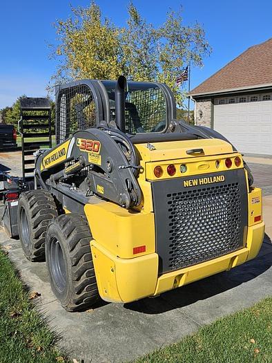 Image of New Holland L320 equipment image 4